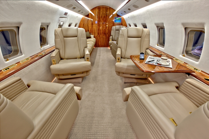 /media/stephanie-usp/aircraft-photos/cl604/cl604_interior-1.jpg